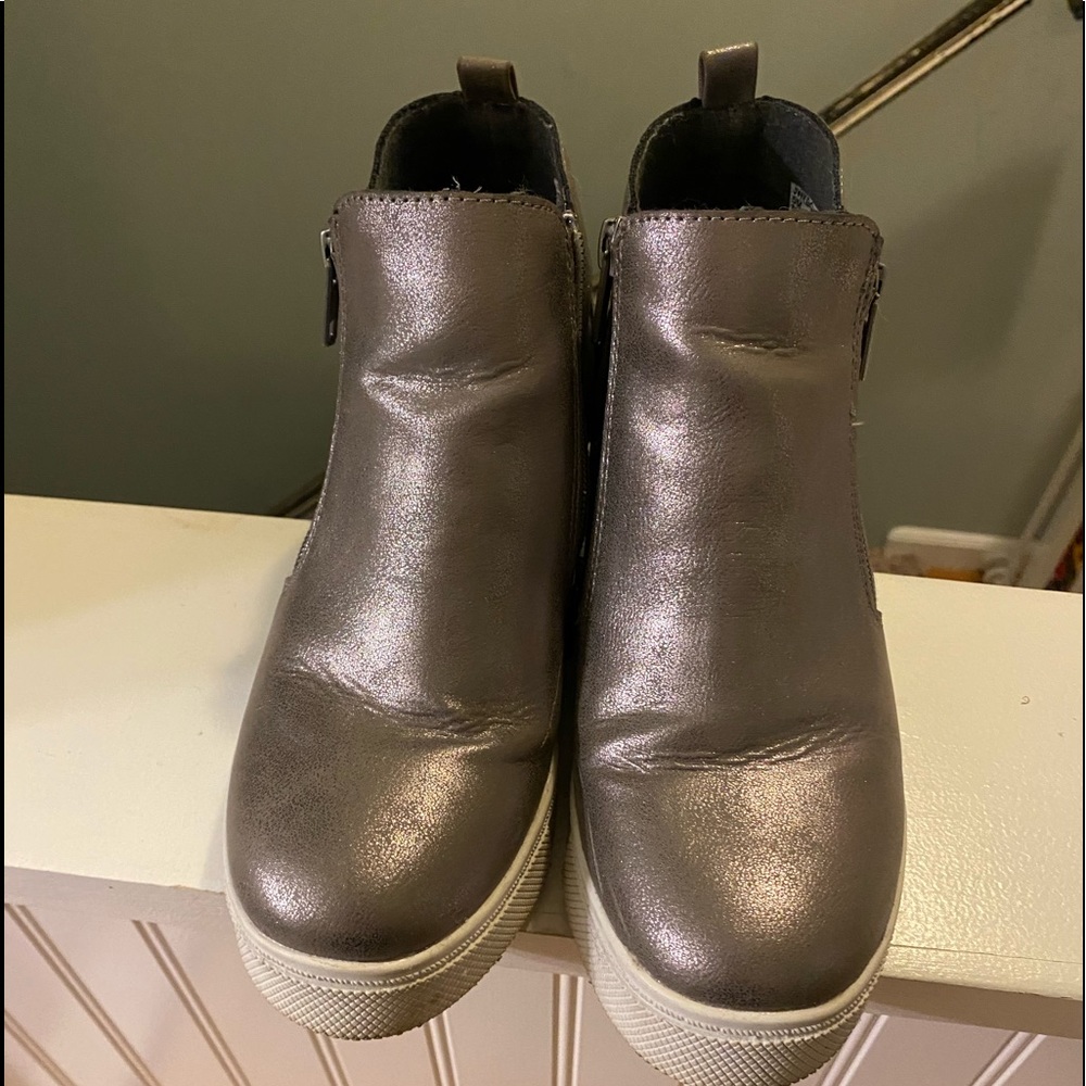 Steve Madden Girls Pewter Wedge Sneakers